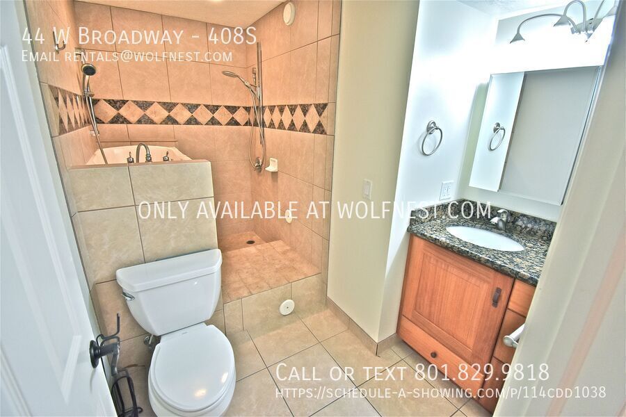 Luxurious 1 Bed Downtown Condo! No Deposit Option! property image