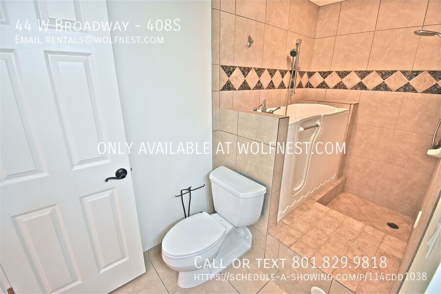 Luxurious 1 Bed Downtown Condo! No Deposit Option! property image