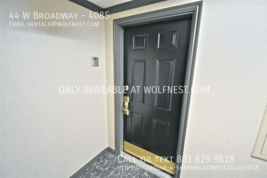 Luxurious 1 Bed Downtown Condo! No Deposit Option! property image