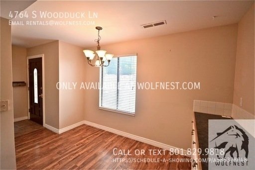 Stunning 2 Bed Holladay Townhome! No Security Option! property image