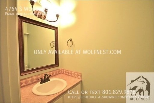 Stunning 2 Bed Holladay Townhome! No Security Option! property image