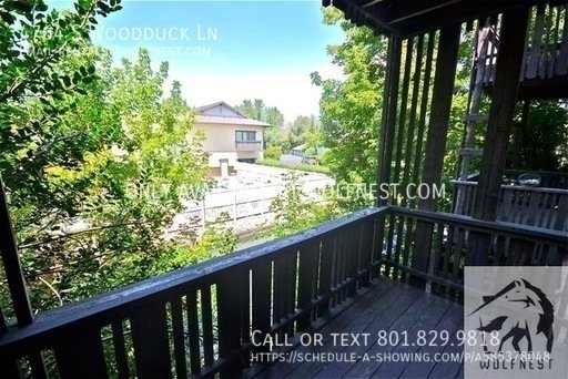 Stunning 2 Bed Holladay Townhome! No Security Option! property image