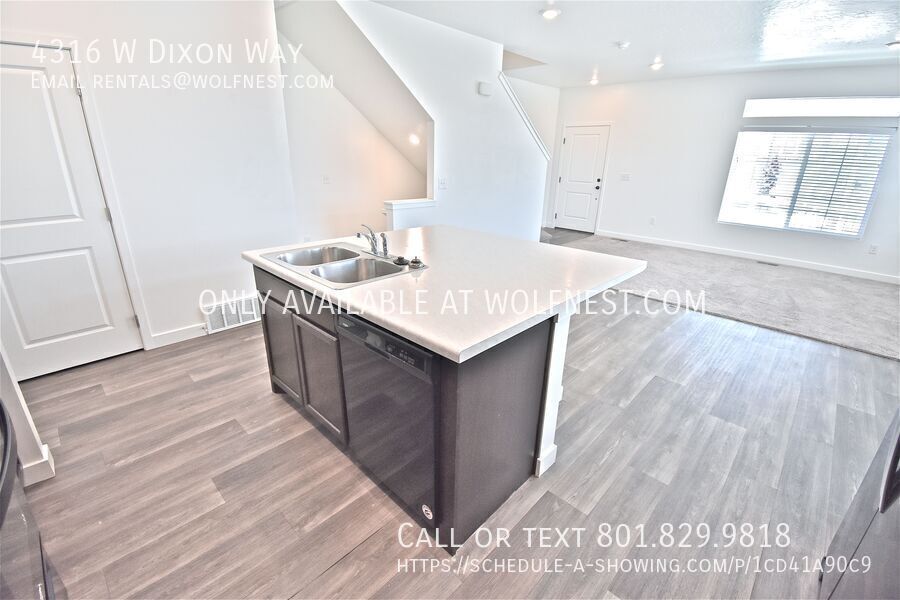Gorgeous 4 Bed Lehi Townhome! No Deposit Option! property image