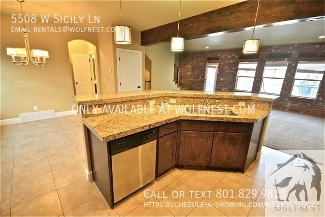 Sensational 3 Bed Highland Townhome! No Deposit Option! property image