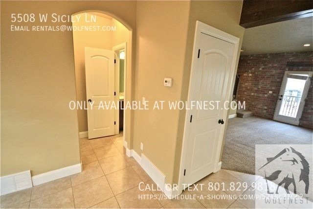 Sensational 3 Bed Highland Townhome! No Deposit Option! property image