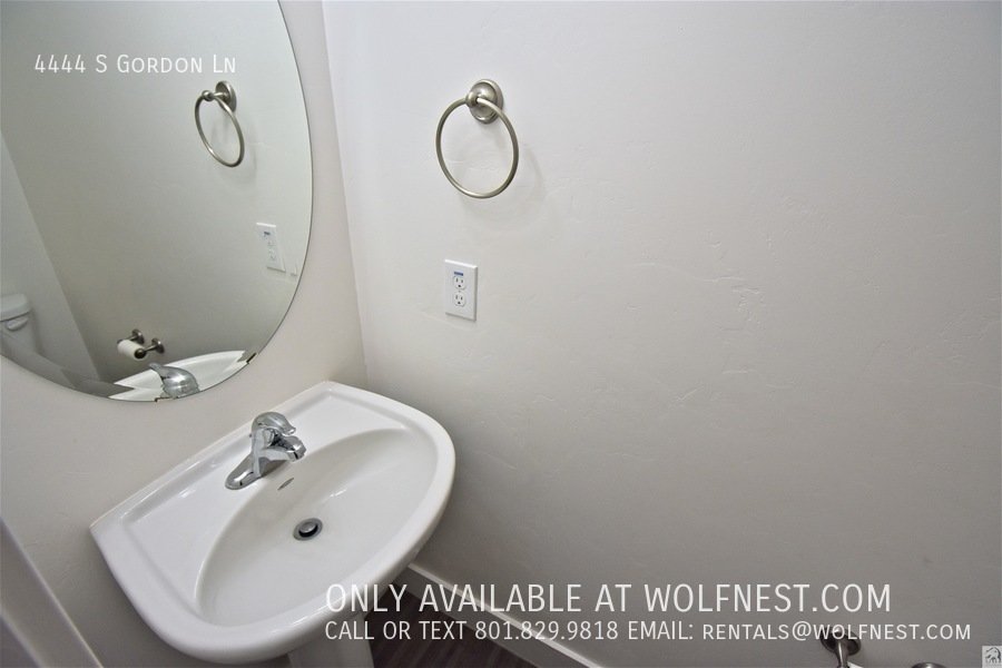 Spacious 3+ Bed Murray Townhome! No Deposit Option! property image