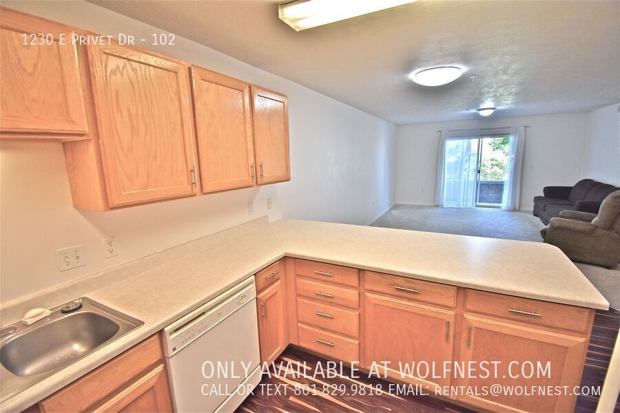 Stunning 2 Bed Cottonwood Heights Condo! No Deposit Option! property image