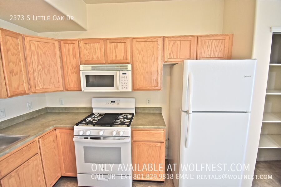 Lovely 3 Bed West Valley Townhome! No Deposit Option! property image