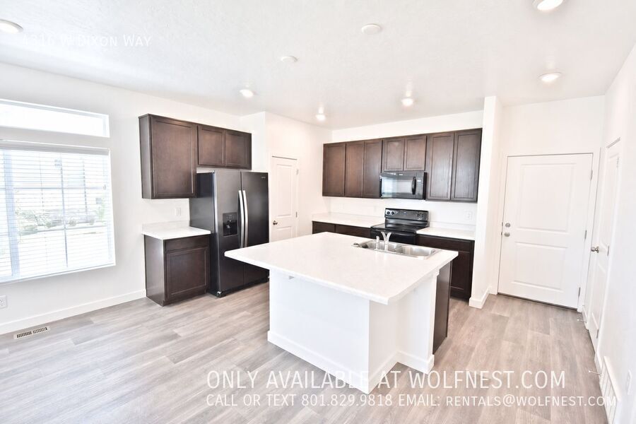 Gorgeous 4 Bed Lehi Townhome! $450 Off 1st Month! property image