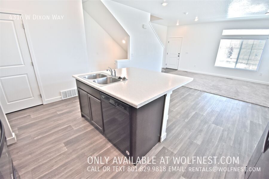 Gorgeous 4 Bed Lehi Townhome! $450 Off 1st Month! property image