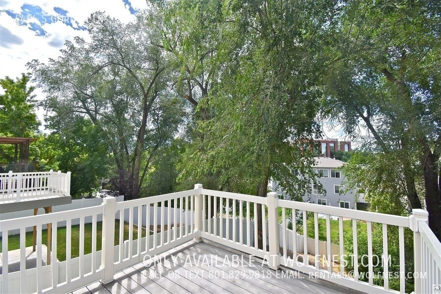 Spacious 3+ Bed Murray Townhome! $350 Off 1st Month! property image