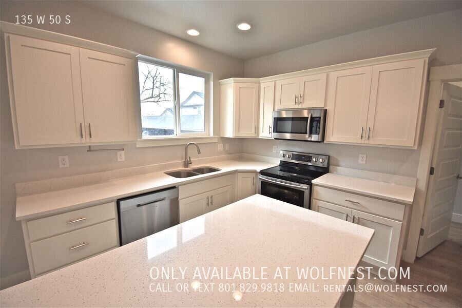 Gorgeous 4 Bed Farmington Townhome! property image