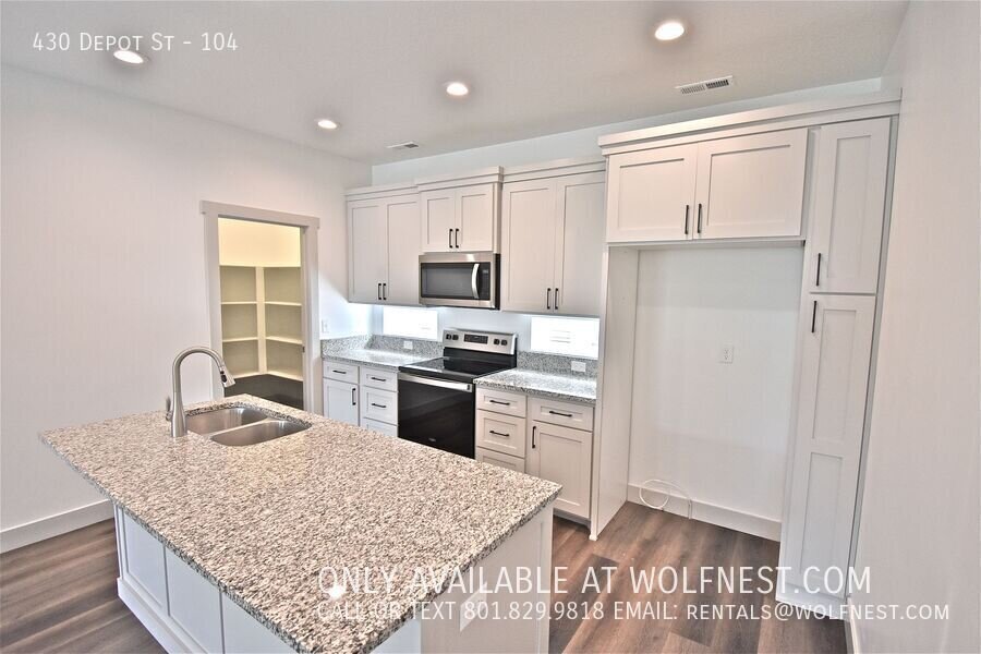 NO DEPOSIT OPTION AVAILABLE! $350 Off 1st Month's Rent! property image