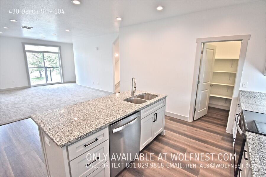 NO DEPOSIT OPTION AVAILABLE! $350 Off 1st Month's Rent! property image
