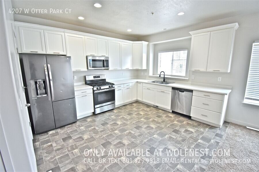 Stunning Riverton Townhome! NO DEPOSIT OPTION AVAILABLE! property image