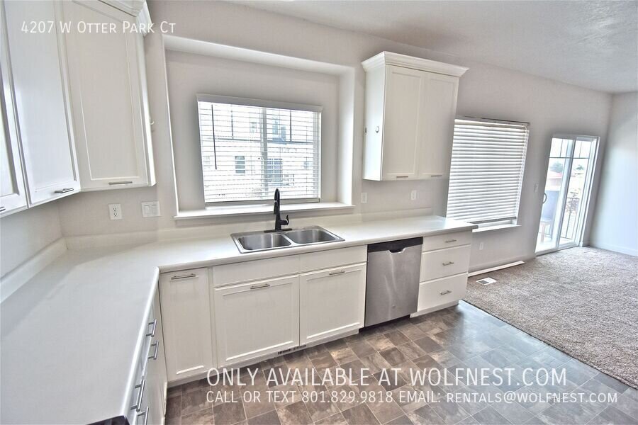 Stunning Riverton Townhome! NO DEPOSIT OPTION AVAILABLE! property image